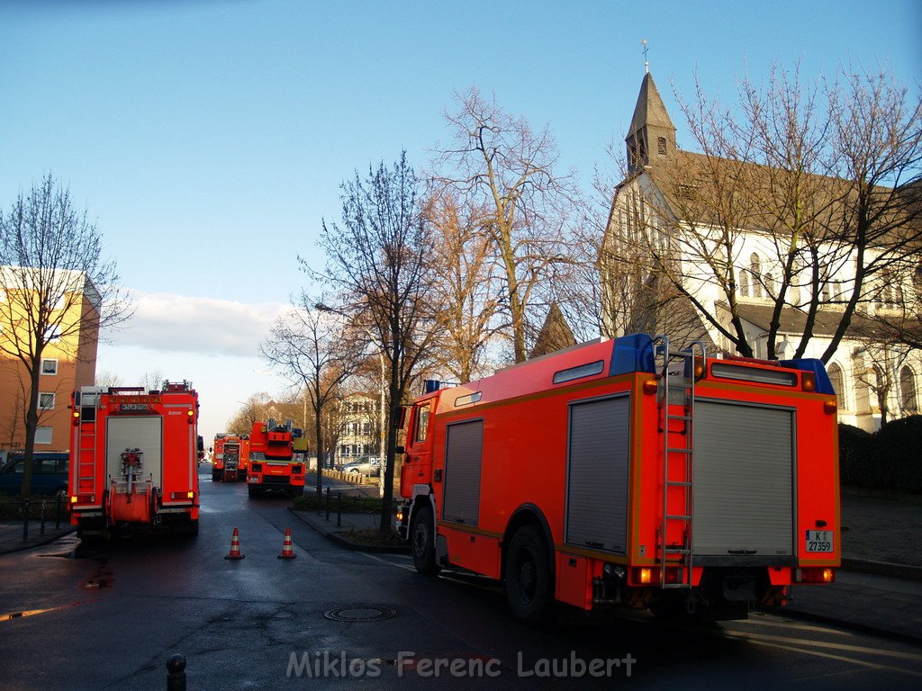 Brand in Kirche Koeln Muelheim Tiefenthalstr   P44.JPG